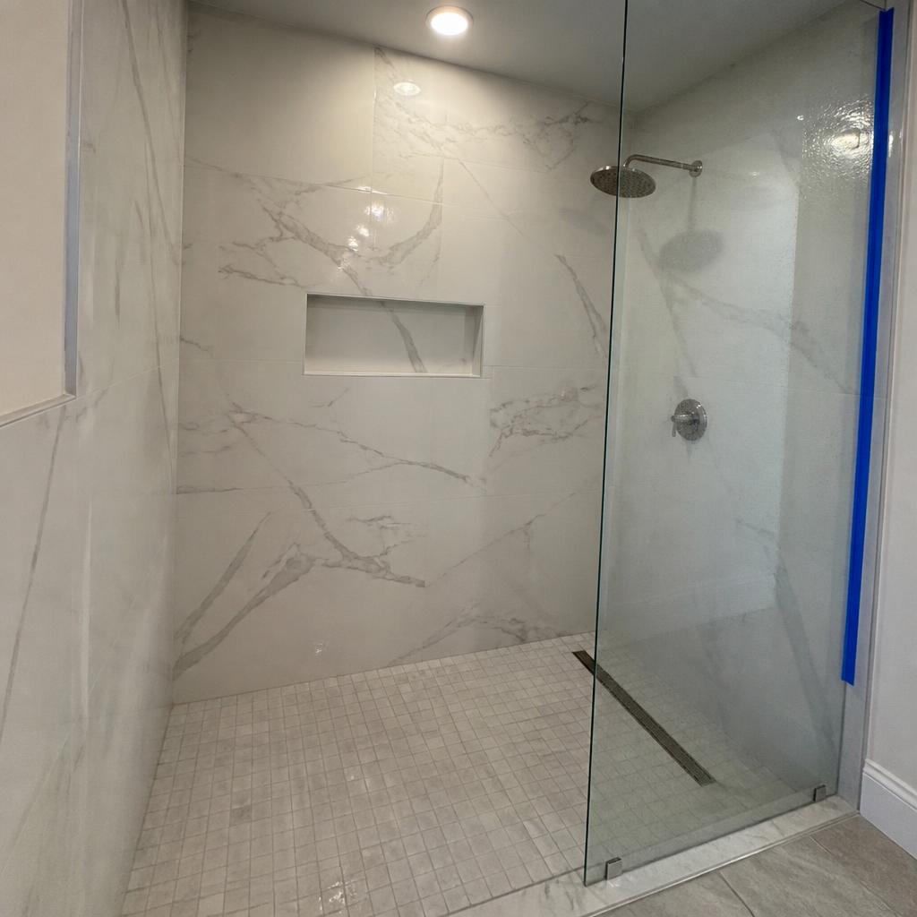 Curbless walk-in shower with large-format porcelain walls